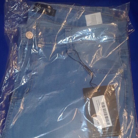 PLUS LIGHT WASH SKINNY JEANS - Picture 5 of 5